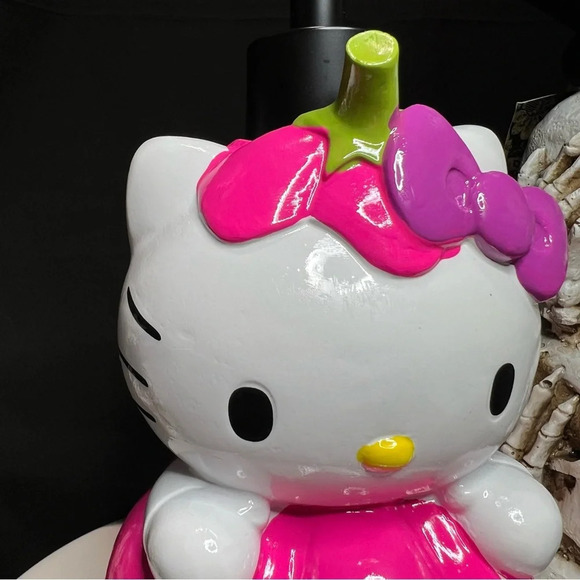 Sanrio Hello Kitty Halloween Hot Pink Pumpkin Jack O' Lantern Soap Dispenser - Picture 7 of 12